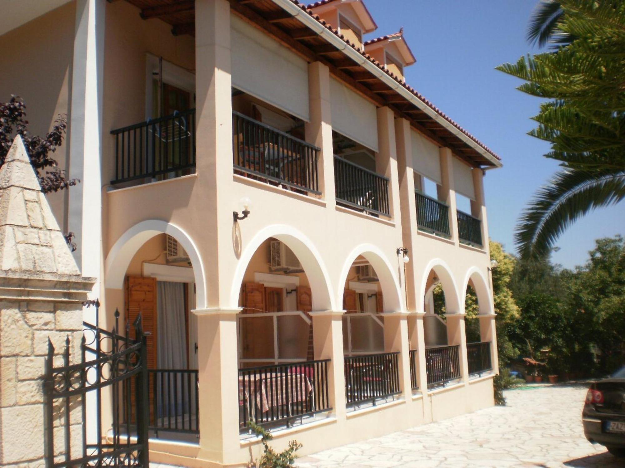Loukas Inn Family Resort Keri Bilik gambar